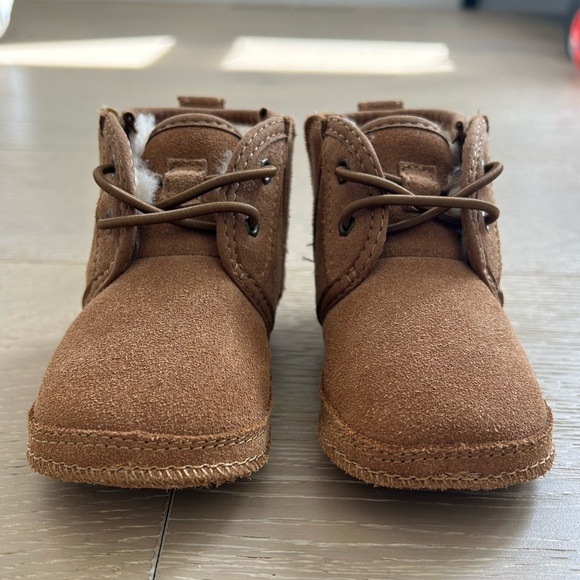 Ugg Kids Baby Neumel Boot Chestnut size Small (2-3) - Picture 5 of 6